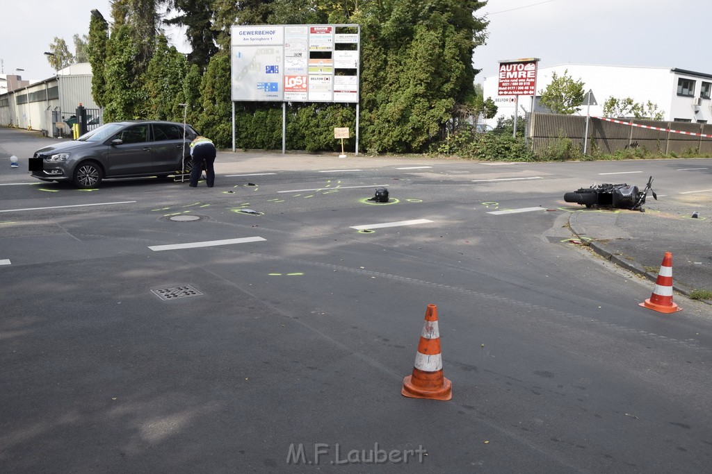 Schwerer Krad PKW Unfall Koeln Muelheim Am Springborn Cottbuserstr P085.JPG - Miklos Laubert